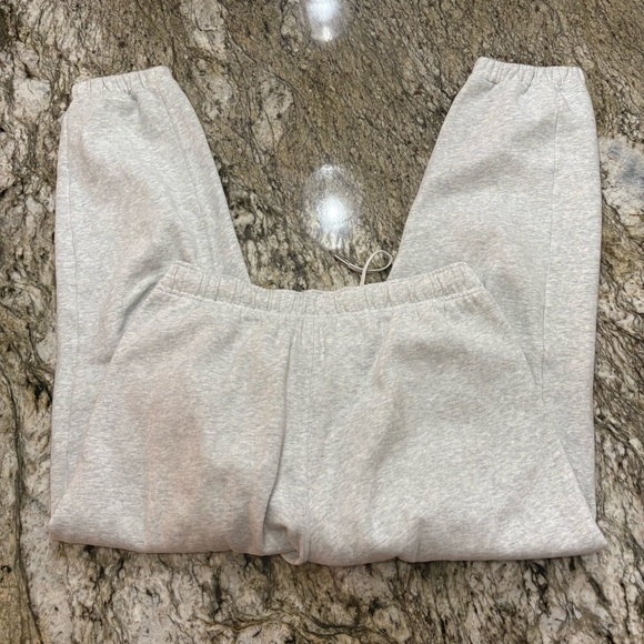 Lululemon Scuba Mid-Rise Oversized Jogger - Picture 4 of 5